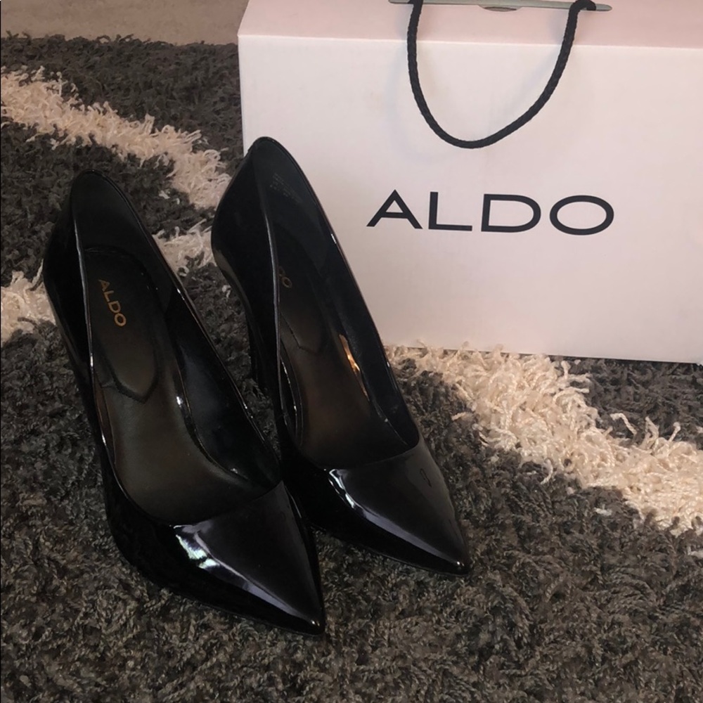 Black Patent pumps size 8